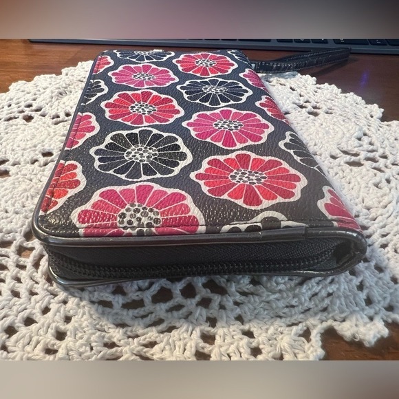 Vera Bradley BLOSSUM Black-Pink Floral Wristlet Wallet Zip-Around Vinyl - Picture 5 of 12